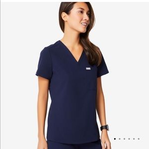 NWOT FIGS Catarina One Pocket Scrub Top
